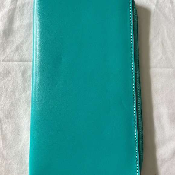 BAEKGAARD Turquoise Leather Zip Round Passport Travel Wallet EUC. - Picture 2 of 13